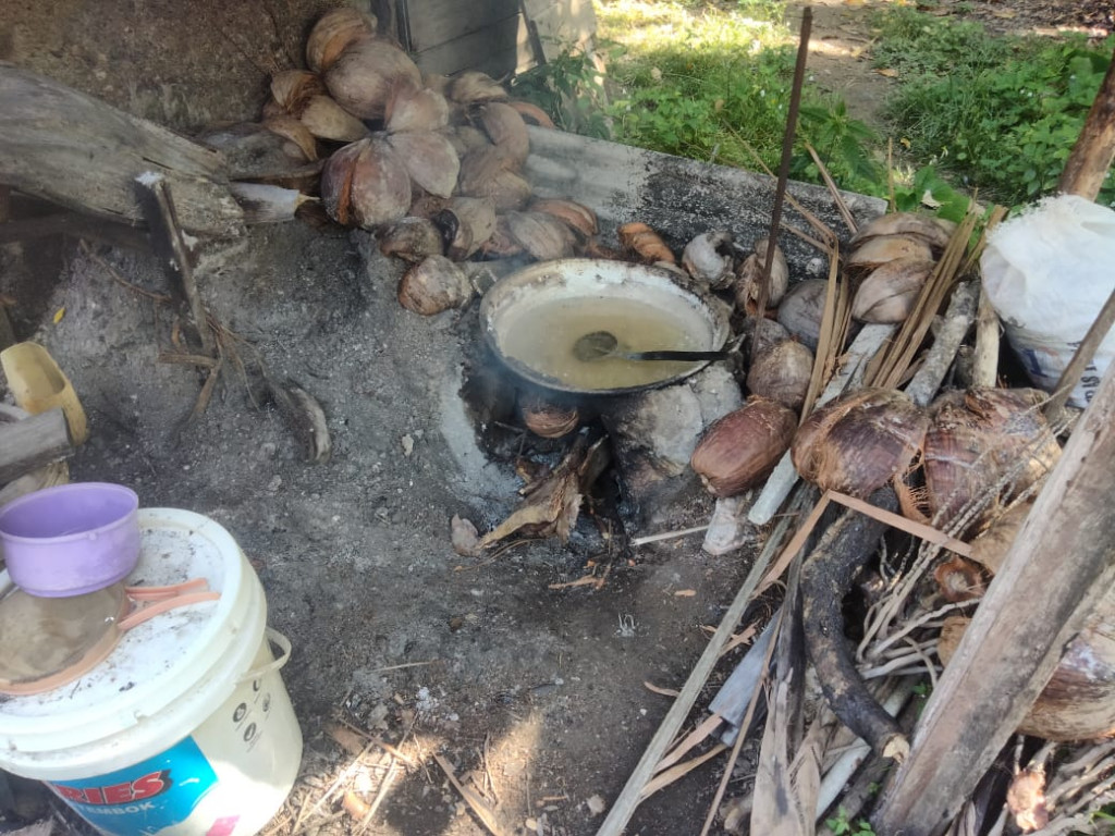 ALAT MEMASAK PETANI GARAM DI GAMPONG SAWANG II